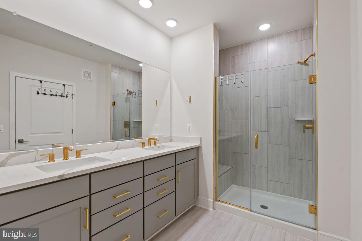 42874 FIREFLY SONATA TER #206, ASHBURN, Virginia 20148, 3 Bedrooms Bedrooms, 5 Rooms Rooms,2 BathroomsBathrooms,Residential,For sale,42874 FIREFLY SONATA TER #206,VALO2108952 MLS # VALO2108952