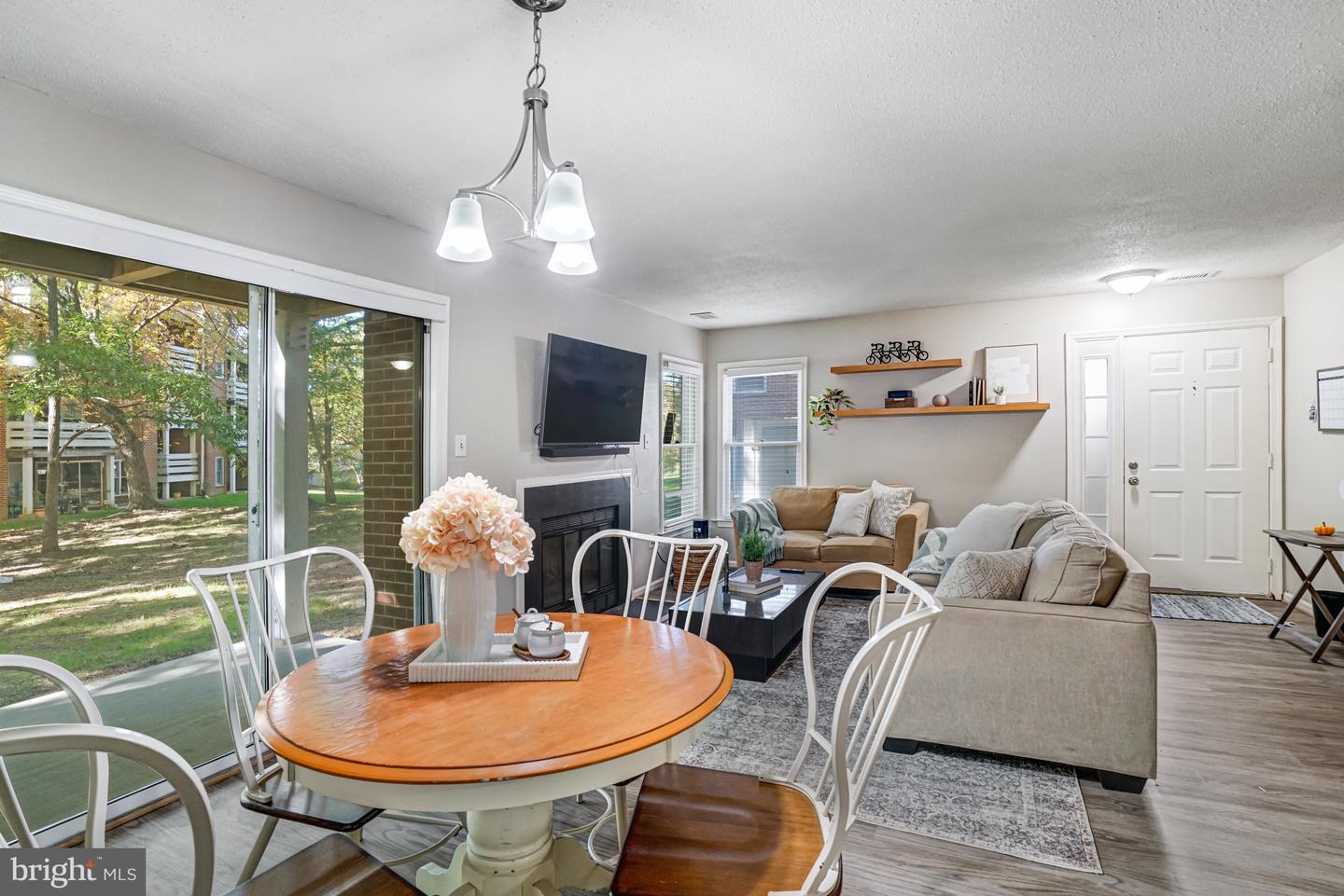 7598-L LAKESIDE VILLAGE DR #L, FALLS CHURCH, Virginia 22042, 1 Bedroom Bedrooms, 5 Rooms Rooms,1 BathroomBathrooms,Residential,For sale,7598-L LAKESIDE VILLAGE DR #L,VAFX2275300 MLS # VAFX2275300