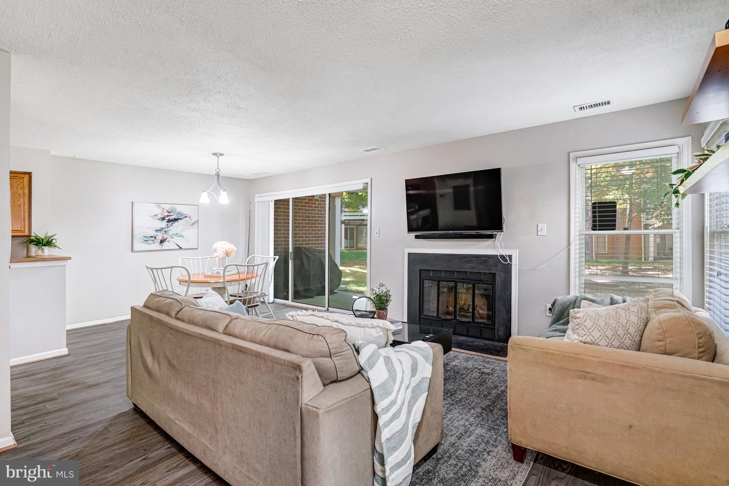 7598-L LAKESIDE VILLAGE DR #L, FALLS CHURCH, Virginia 22042, 1 Bedroom Bedrooms, 5 Rooms Rooms,1 BathroomBathrooms,Residential,For sale,7598-L LAKESIDE VILLAGE DR #L,VAFX2275300 MLS # VAFX2275300