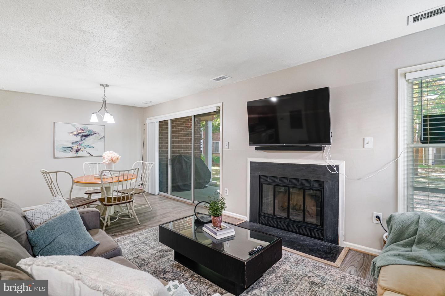 7598-L LAKESIDE VILLAGE DR #L, FALLS CHURCH, Virginia 22042, 1 Bedroom Bedrooms, 5 Rooms Rooms,1 BathroomBathrooms,Residential,For sale,7598-L LAKESIDE VILLAGE DR #L,VAFX2275300 MLS # VAFX2275300
