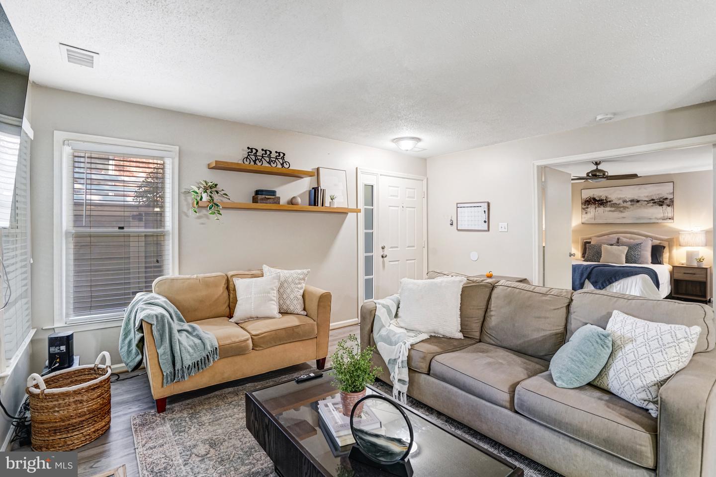 7598-L LAKESIDE VILLAGE DR #L, FALLS CHURCH, Virginia 22042, 1 Bedroom Bedrooms, 5 Rooms Rooms,1 BathroomBathrooms,Residential,For sale,7598-L LAKESIDE VILLAGE DR #L,VAFX2275300 MLS # VAFX2275300