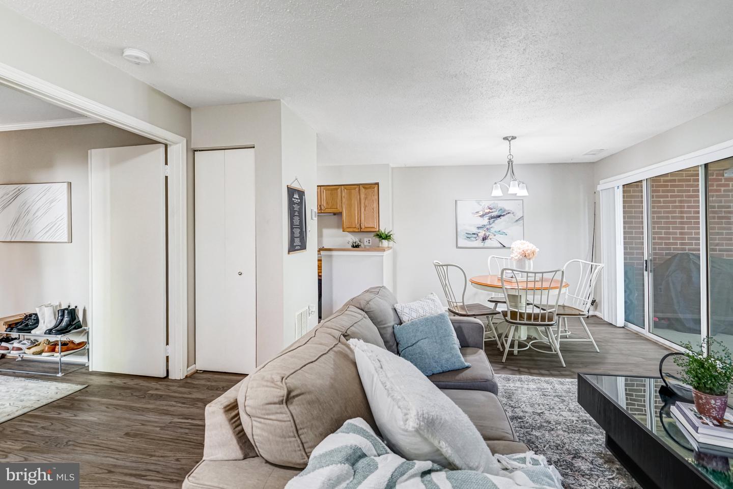 7598-L LAKESIDE VILLAGE DR #L, FALLS CHURCH, Virginia 22042, 1 Bedroom Bedrooms, 5 Rooms Rooms,1 BathroomBathrooms,Residential,For sale,7598-L LAKESIDE VILLAGE DR #L,VAFX2275300 MLS # VAFX2275300