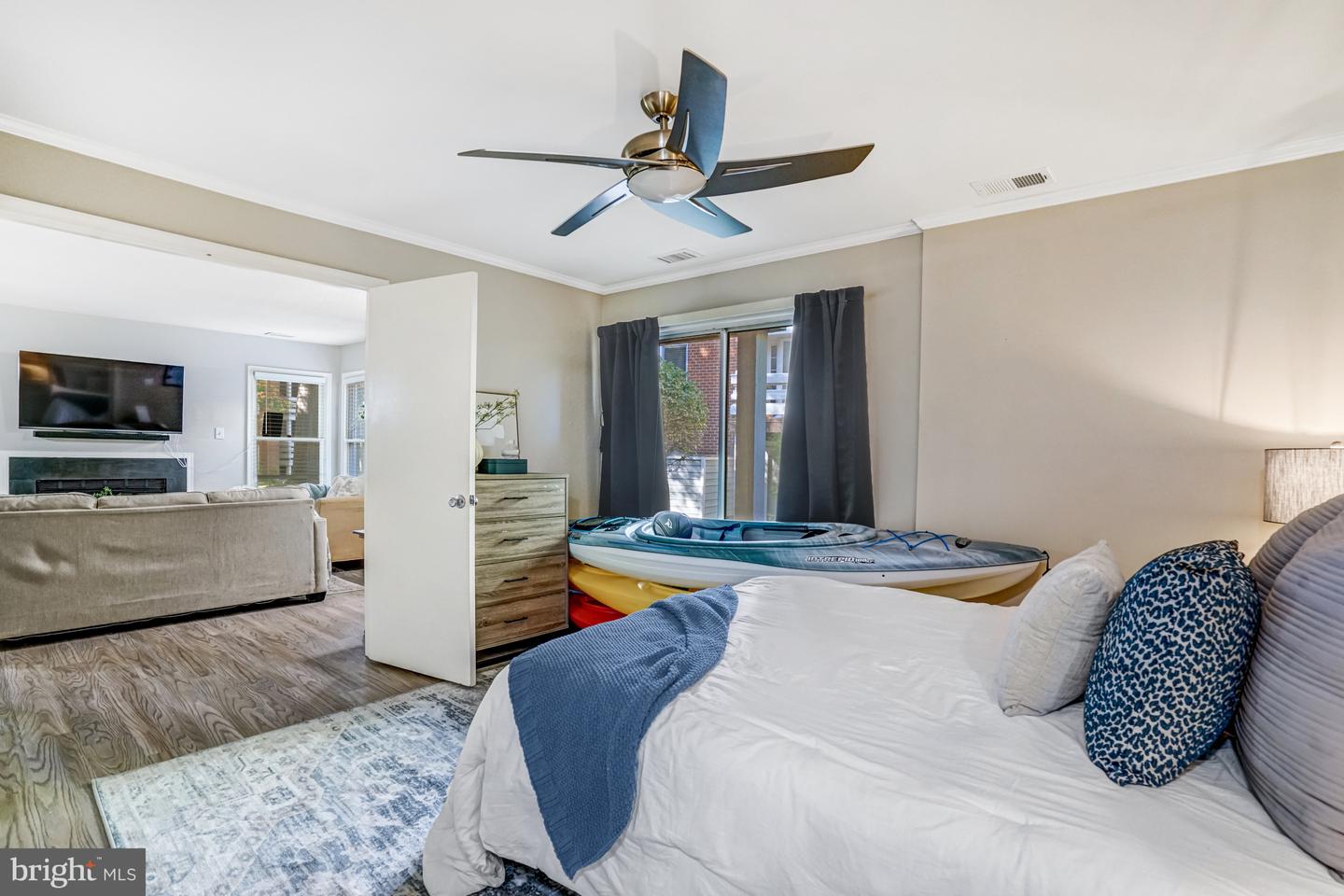 7598-L LAKESIDE VILLAGE DR #L, FALLS CHURCH, Virginia 22042, 1 Bedroom Bedrooms, 5 Rooms Rooms,1 BathroomBathrooms,Residential,For sale,7598-L LAKESIDE VILLAGE DR #L,VAFX2275300 MLS # VAFX2275300