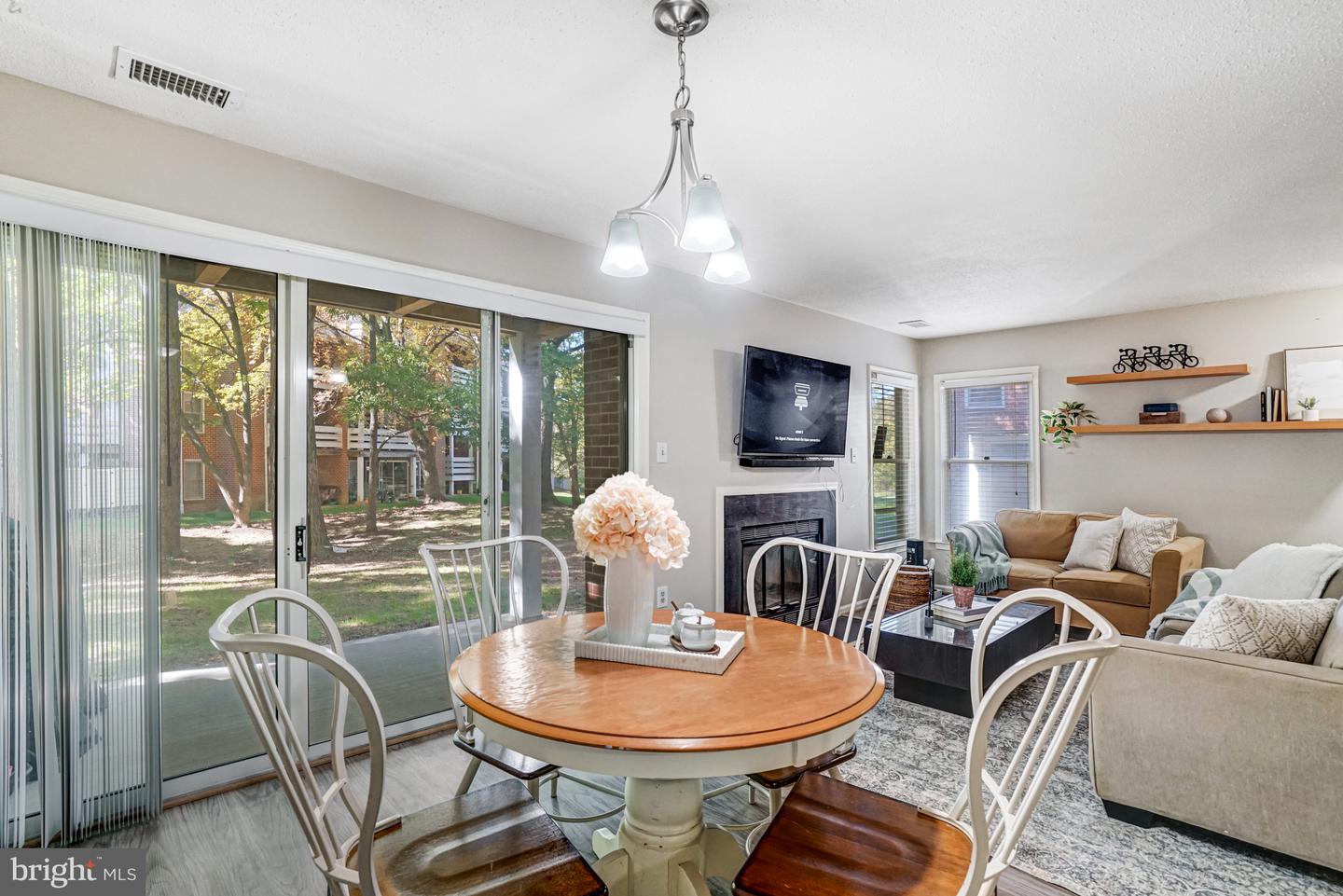 7598-L LAKESIDE VILLAGE DR #L, FALLS CHURCH, Virginia 22042, 1 Bedroom Bedrooms, 5 Rooms Rooms,1 BathroomBathrooms,Residential,For sale,7598-L LAKESIDE VILLAGE DR #L,VAFX2275300 MLS # VAFX2275300