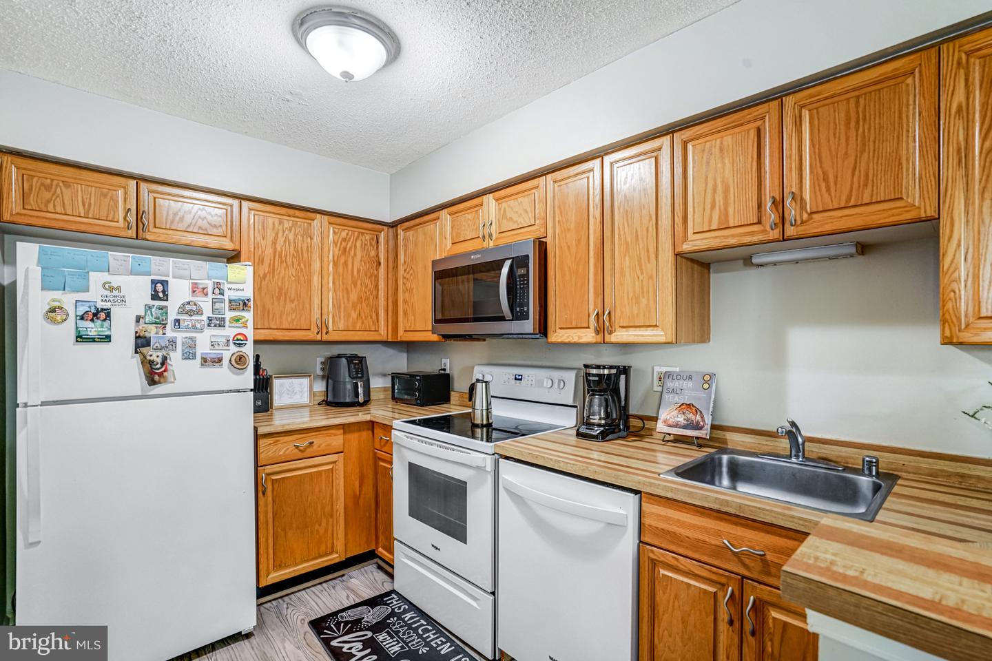 7598-L LAKESIDE VILLAGE DR #L, FALLS CHURCH, Virginia 22042, 1 Bedroom Bedrooms, 5 Rooms Rooms,1 BathroomBathrooms,Residential,For sale,7598-L LAKESIDE VILLAGE DR #L,VAFX2275300 MLS # VAFX2275300