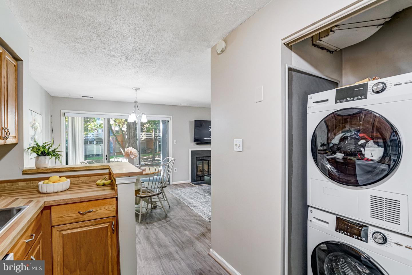 7598-L LAKESIDE VILLAGE DR #L, FALLS CHURCH, Virginia 22042, 1 Bedroom Bedrooms, 5 Rooms Rooms,1 BathroomBathrooms,Residential,For sale,7598-L LAKESIDE VILLAGE DR #L,VAFX2275300 MLS # VAFX2275300