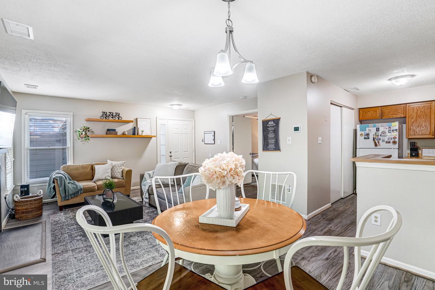 7598-L LAKESIDE VILLAGE DR #L, FALLS CHURCH, Virginia 22042, 1 Bedroom Bedrooms, 5 Rooms Rooms,1 BathroomBathrooms,Residential,For sale,7598-L LAKESIDE VILLAGE DR #L,VAFX2275300 MLS # VAFX2275300