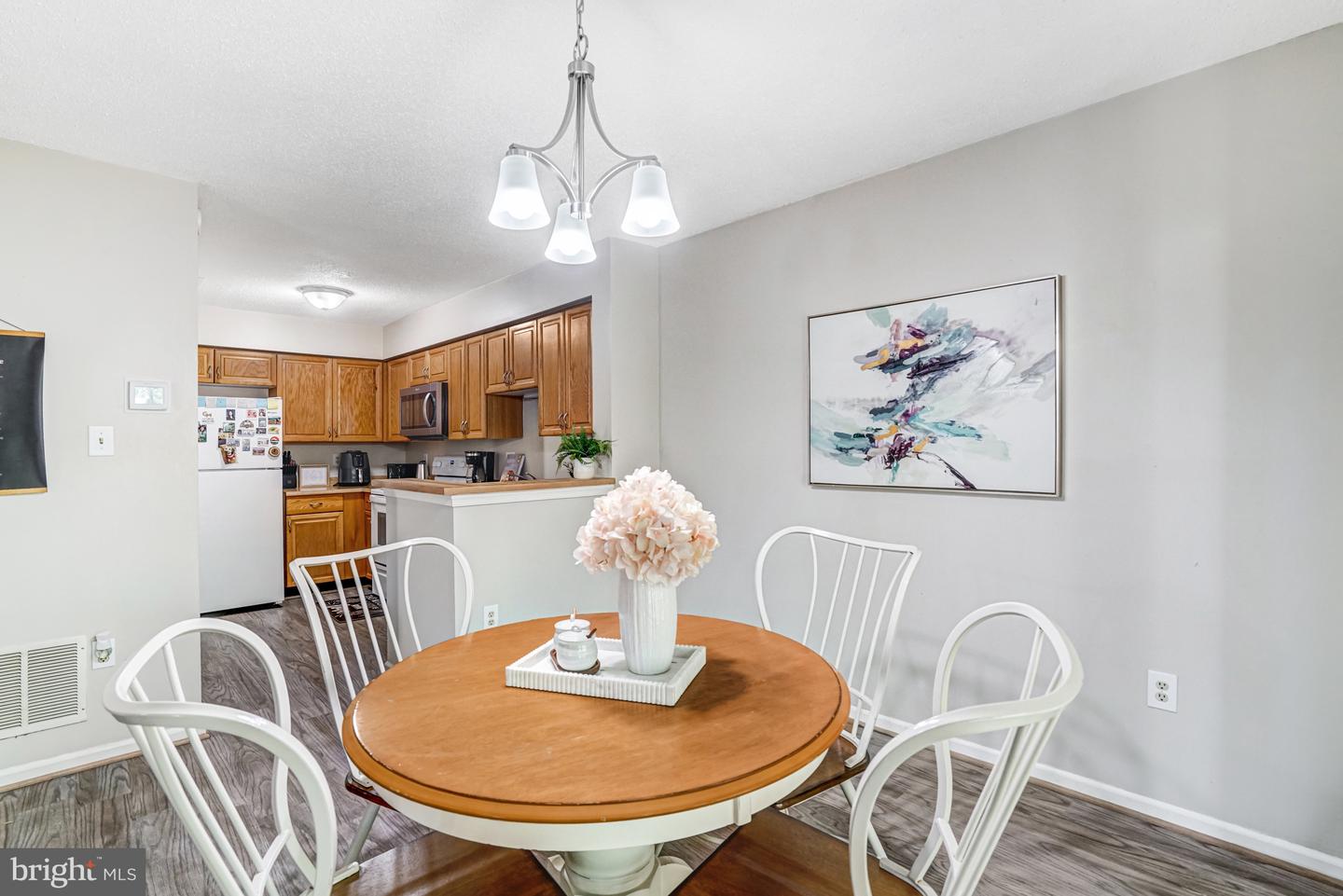 7598-L LAKESIDE VILLAGE DR #L, FALLS CHURCH, Virginia 22042, 1 Bedroom Bedrooms, 5 Rooms Rooms,1 BathroomBathrooms,Residential,For sale,7598-L LAKESIDE VILLAGE DR #L,VAFX2275300 MLS # VAFX2275300