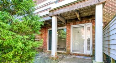 7598-L LAKESIDE VILLAGE DR #L, FALLS CHURCH, Virginia 22042, 1 Bedroom Bedrooms, 5 Rooms Rooms,1 BathroomBathrooms,Residential,For sale,7598-L LAKESIDE VILLAGE DR #L,VAFX2275300 MLS # VAFX2275300
