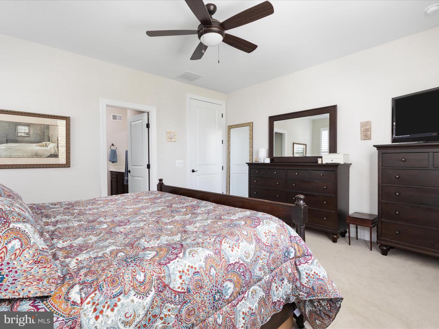 144 COWBIRD ST, LAKE FREDERICK, Virginia 22630, 4 Bedrooms Bedrooms, ,4 BathroomsBathrooms,Residential,For sale,144 COWBIRD ST,VAFV2037546 MLS # VAFV2037546