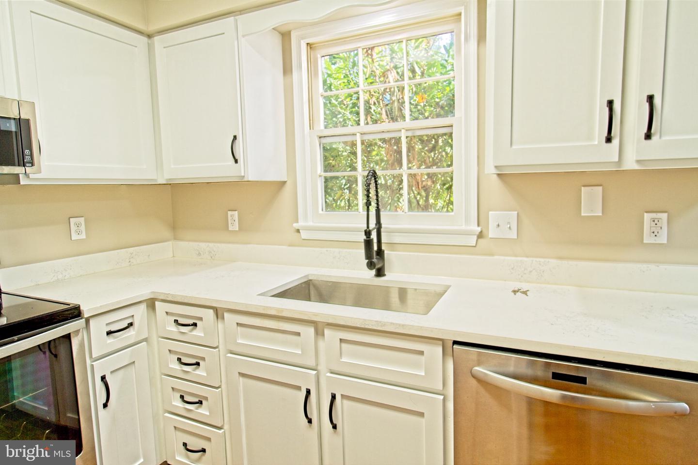 8157 POPLAR GROVE DR, WARRENTON, Virginia 20187, 4 Bedrooms Bedrooms, 7 Rooms Rooms,2 BathroomsBathrooms,Residential,For sale,8157 POPLAR GROVE DR,VAFQ2019454 MLS # VAFQ2019454