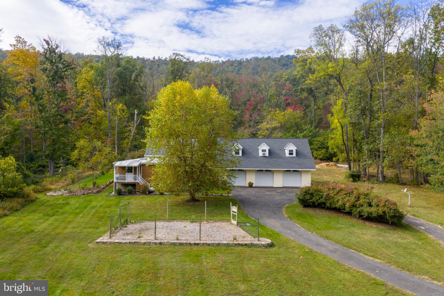 13829 MOUNTAIN RD, HILLSBORO, Virginia 20132, 2 Bedrooms Bedrooms, ,1 BathroomBathrooms,Residential,For sale,13829 MOUNTAIN RD,VALO2099102 MLS # VALO2099102
