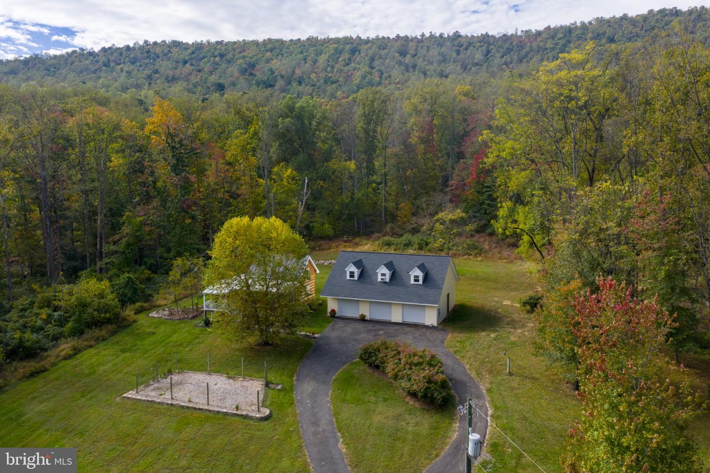 13829 MOUNTAIN RD, HILLSBORO, Virginia 20132, 2 Bedrooms Bedrooms, ,1 BathroomBathrooms,Residential,For sale,13829 MOUNTAIN RD,VALO2099102 MLS # VALO2099102