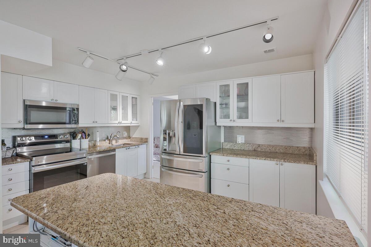 1526 PARK GLEN CT, RESTON, Virginia 20190, 4 Bedrooms Bedrooms, ,3 BathroomsBathrooms,Residential,For sale,1526 PARK GLEN CT,VAFX2260132 MLS # VAFX2260132