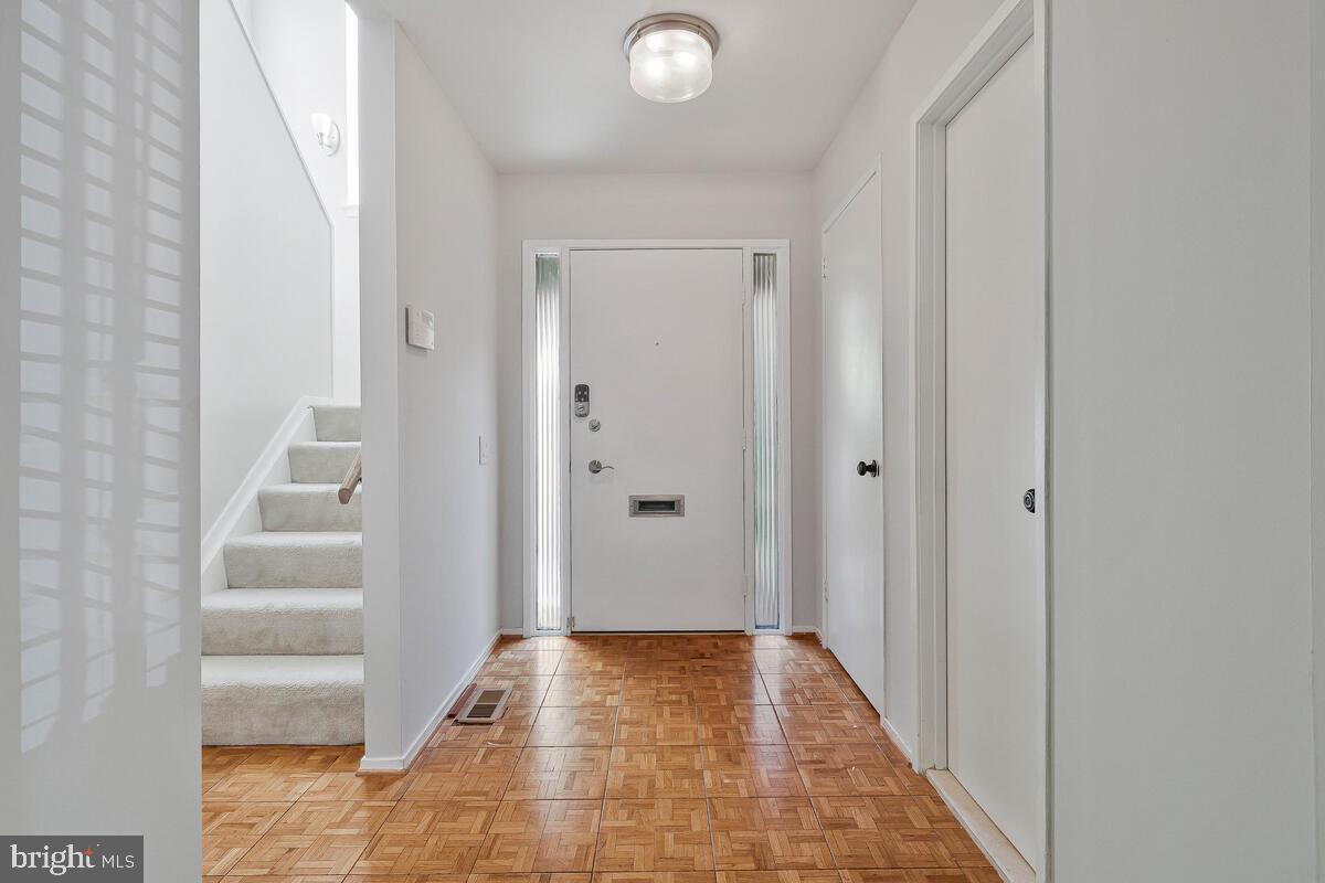 1526 PARK GLEN CT, RESTON, Virginia 20190, 4 Bedrooms Bedrooms, ,3 BathroomsBathrooms,Residential,For sale,1526 PARK GLEN CT,VAFX2260132 MLS # VAFX2260132