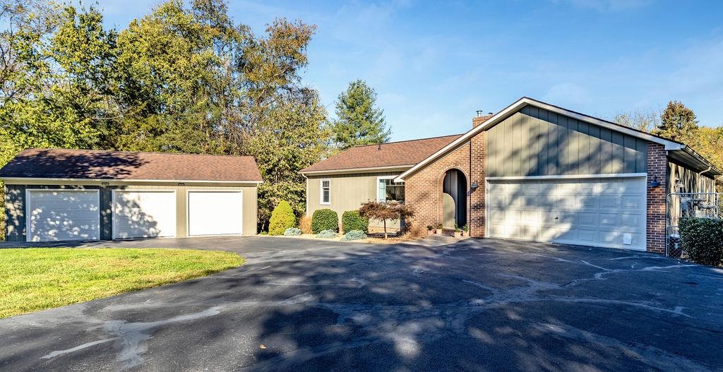94 DICES SPRING RD, WEYERS CAVE, Virginia 24486, 3 Bedrooms Bedrooms, ,2 BathroomsBathrooms,Residential,94 DICES SPRING RD,670224 MLS # 670224