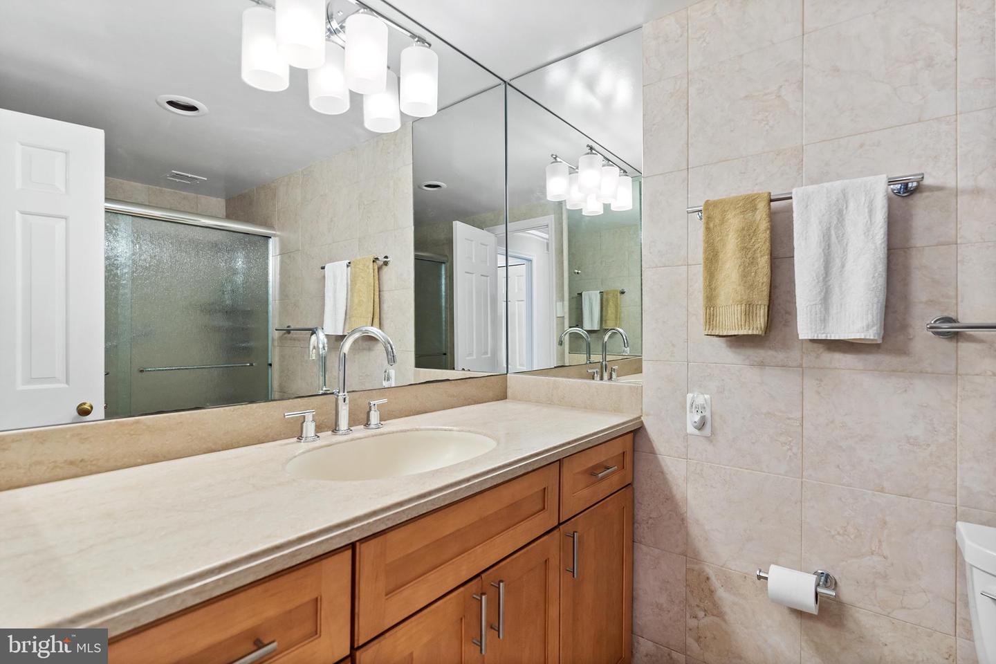 700 NEW HAMPSHIRE AVE NW #320, WASHINGTON, District Of Columbia 20037, 1 Bedroom Bedrooms, ,1 BathroomBathrooms,Residential,For sale,700 NEW HAMPSHIRE AVE NW #320,DCDC2224056 MLS # DCDC2224056