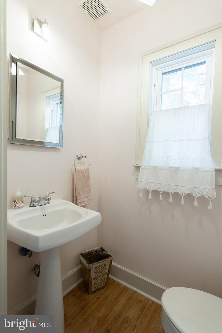 132 AMHERST ST, WINCHESTER, Virginia 22601, 4 Bedrooms Bedrooms, ,3 BathroomsBathrooms,Residential,For sale,132 AMHERST ST,VAWI2009126 MLS # VAWI2009126