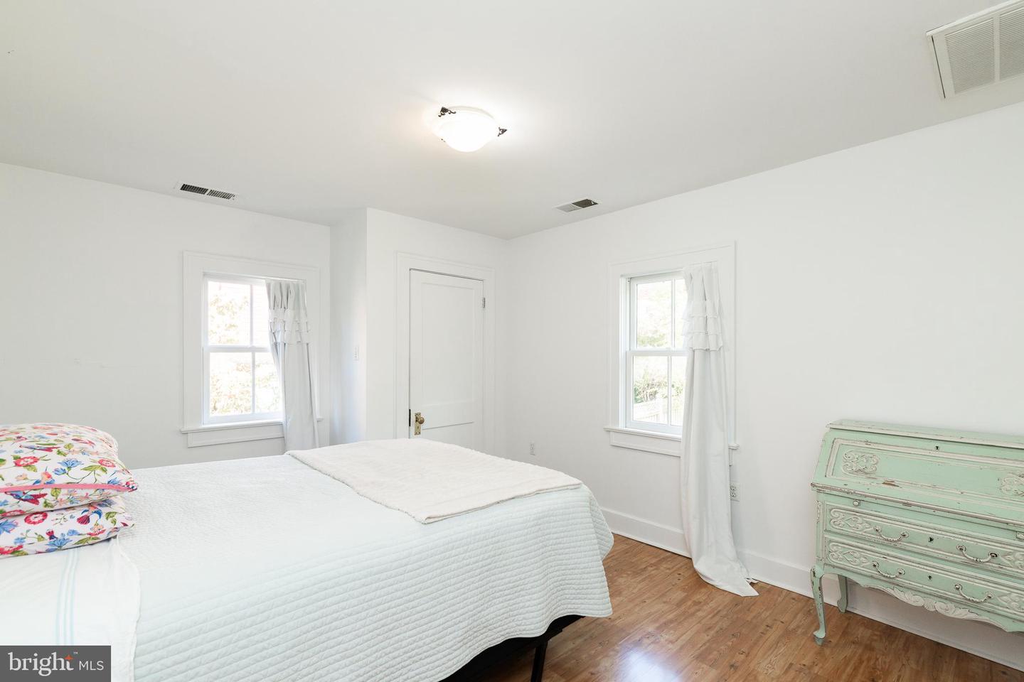 132 AMHERST ST, WINCHESTER, Virginia 22601, 4 Bedrooms Bedrooms, ,3 BathroomsBathrooms,Residential,For sale,132 AMHERST ST,VAWI2009126 MLS # VAWI2009126