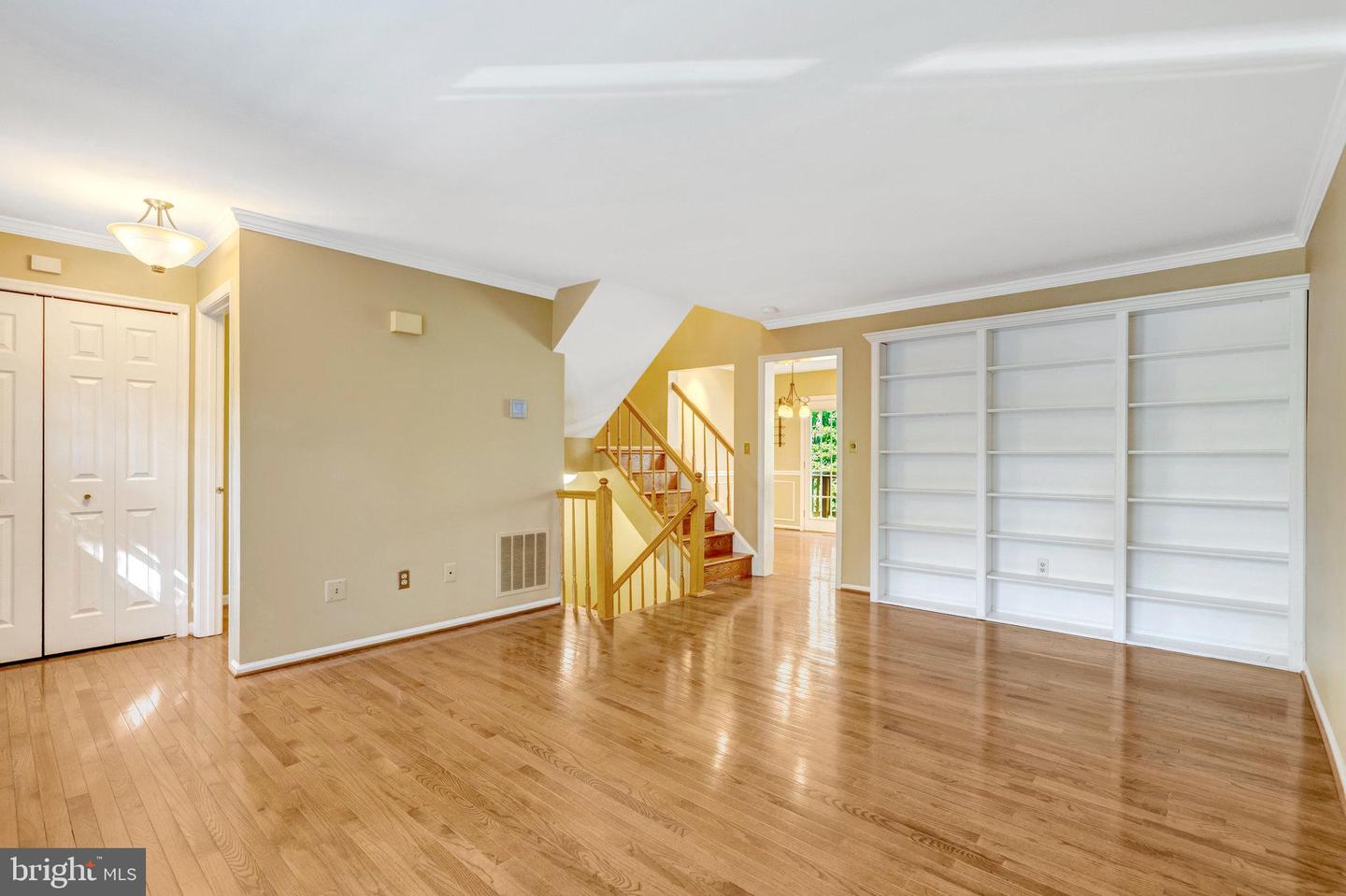 6050 CLAY SPUR CT, CENTREVILLE, Virginia 20121, 3 Bedrooms Bedrooms, 7 Rooms Rooms,3 BathroomsBathrooms,Residential,For sale,6050 CLAY SPUR CT,VAFX2274388 MLS # VAFX2274388