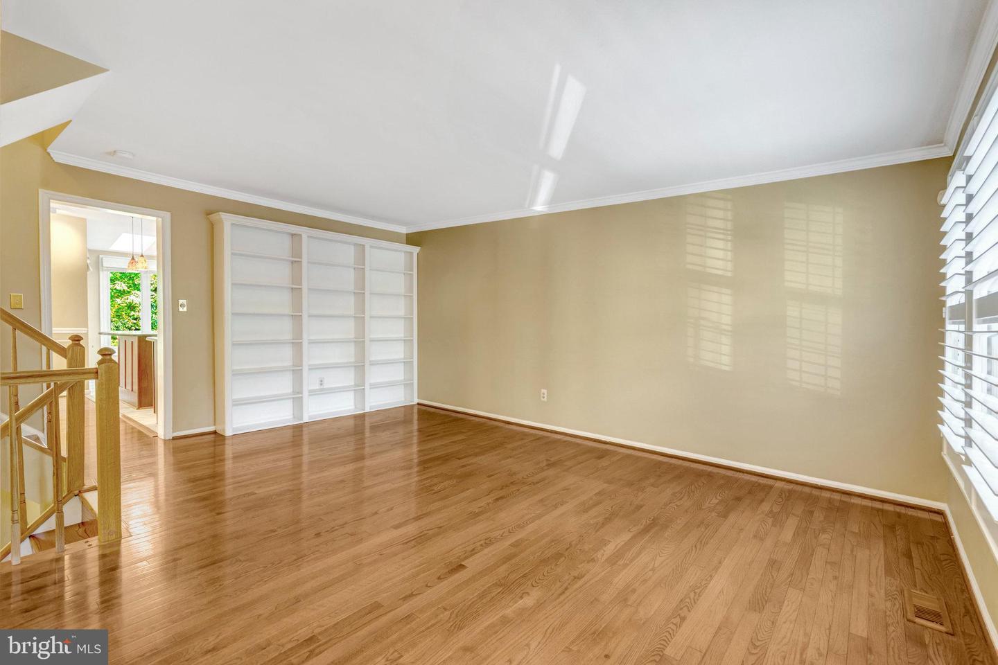 6050 CLAY SPUR CT, CENTREVILLE, Virginia 20121, 3 Bedrooms Bedrooms, 7 Rooms Rooms,3 BathroomsBathrooms,Residential,For sale,6050 CLAY SPUR CT,VAFX2274388 MLS # VAFX2274388