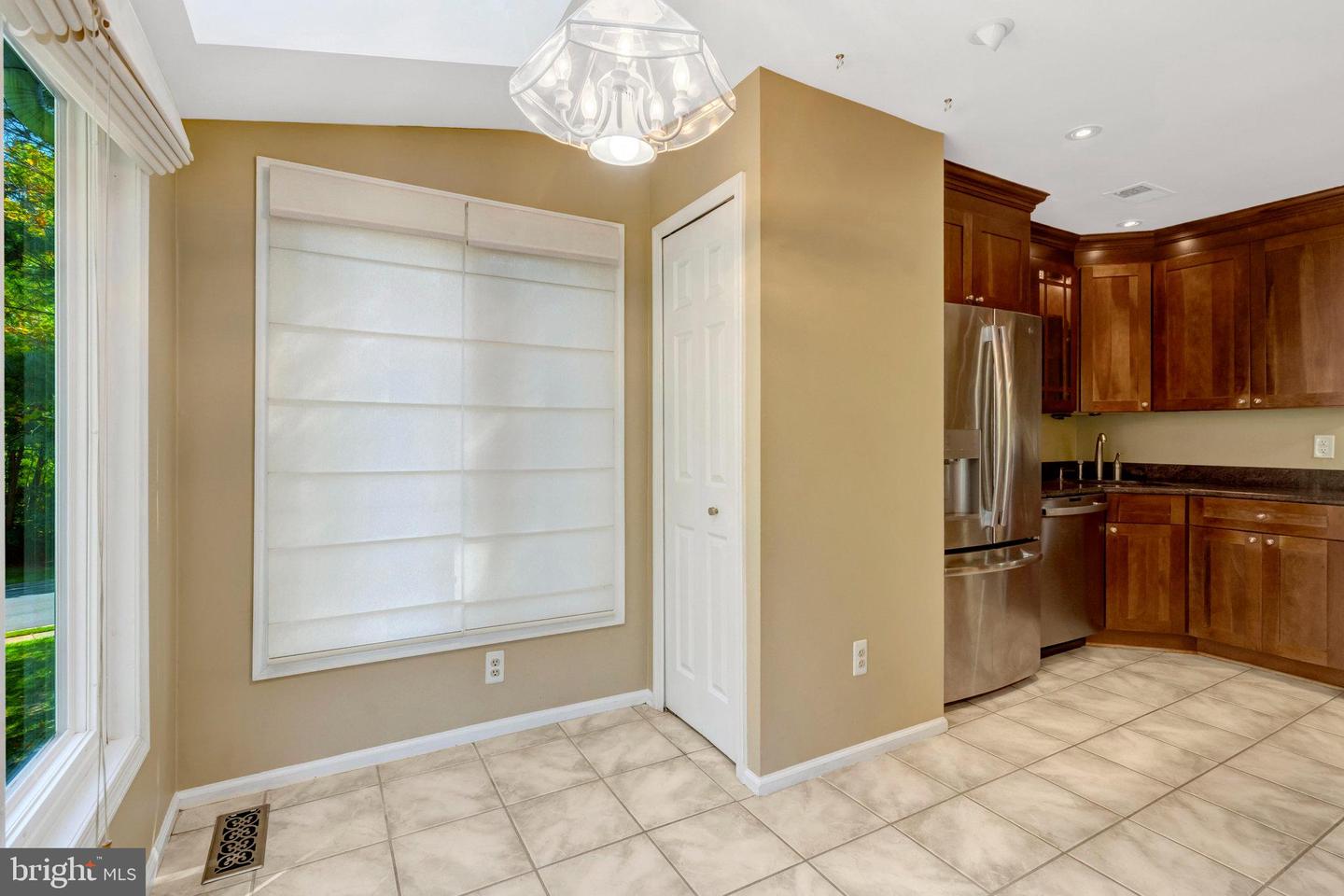 6050 CLAY SPUR CT, CENTREVILLE, Virginia 20121, 3 Bedrooms Bedrooms, 7 Rooms Rooms,3 BathroomsBathrooms,Residential,For sale,6050 CLAY SPUR CT,VAFX2274388 MLS # VAFX2274388