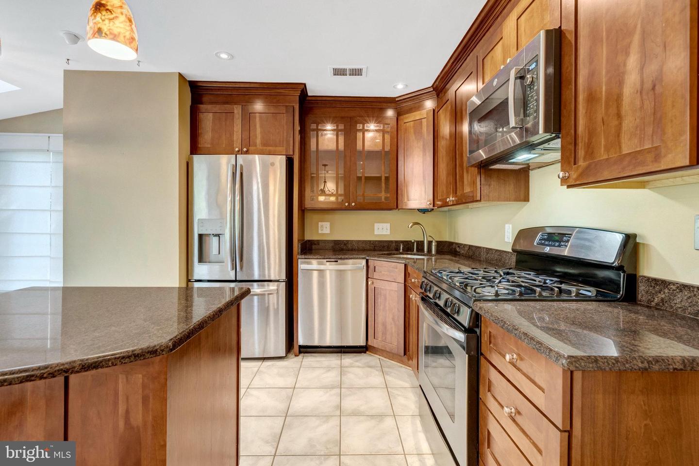 6050 CLAY SPUR CT, CENTREVILLE, Virginia 20121, 3 Bedrooms Bedrooms, 7 Rooms Rooms,3 BathroomsBathrooms,Residential,For sale,6050 CLAY SPUR CT,VAFX2274388 MLS # VAFX2274388