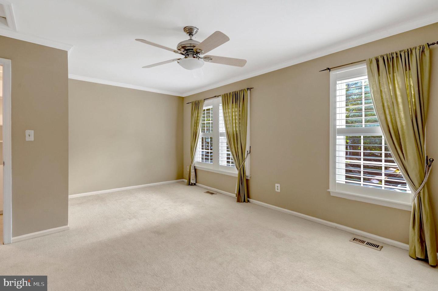 6050 CLAY SPUR CT, CENTREVILLE, Virginia 20121, 3 Bedrooms Bedrooms, 7 Rooms Rooms,3 BathroomsBathrooms,Residential,For sale,6050 CLAY SPUR CT,VAFX2274388 MLS # VAFX2274388