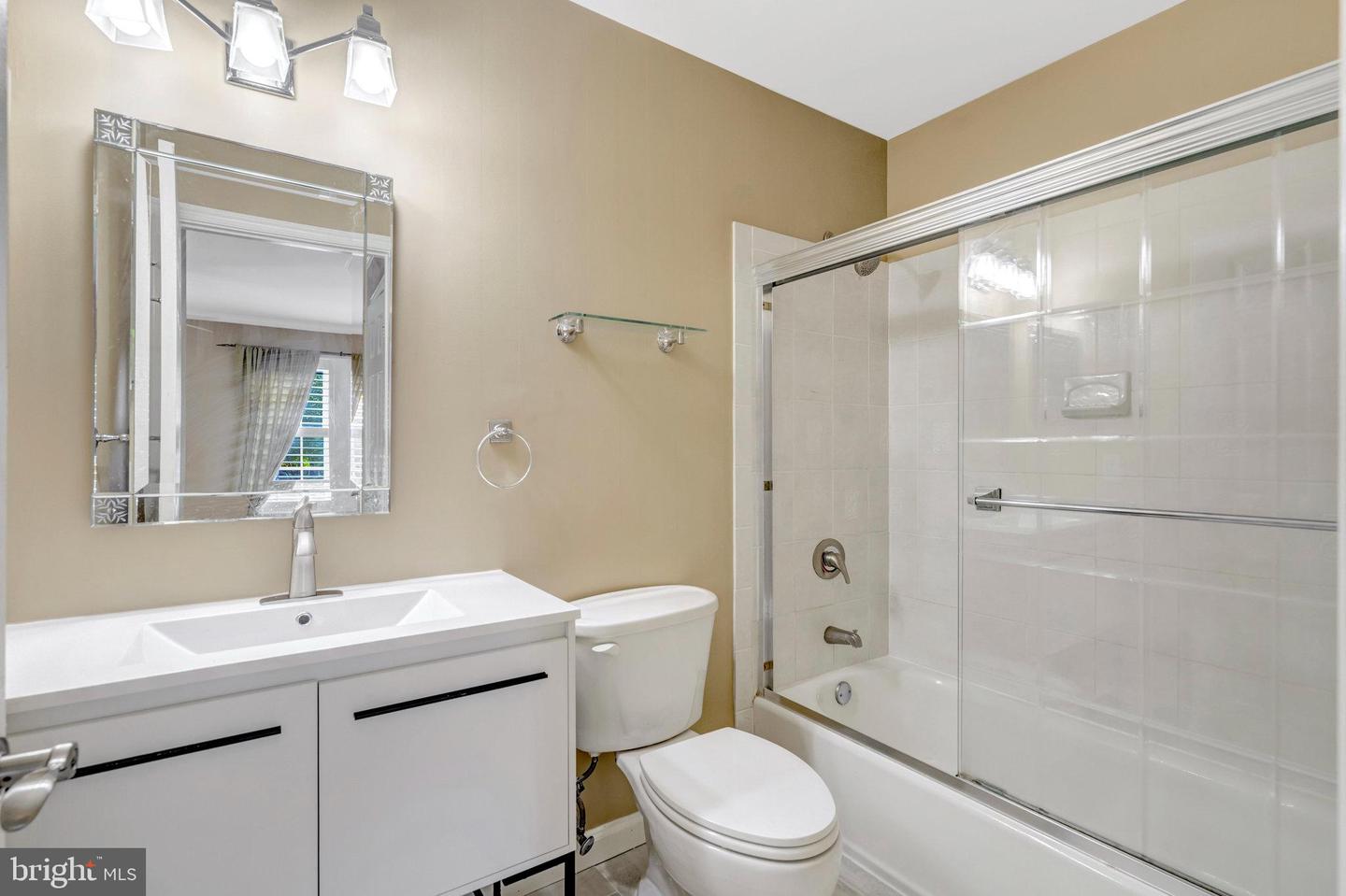 6050 CLAY SPUR CT, CENTREVILLE, Virginia 20121, 3 Bedrooms Bedrooms, 7 Rooms Rooms,3 BathroomsBathrooms,Residential,For sale,6050 CLAY SPUR CT,VAFX2274388 MLS # VAFX2274388