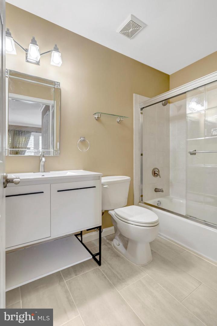 6050 CLAY SPUR CT, CENTREVILLE, Virginia 20121, 3 Bedrooms Bedrooms, 7 Rooms Rooms,3 BathroomsBathrooms,Residential,For sale,6050 CLAY SPUR CT,VAFX2274388 MLS # VAFX2274388