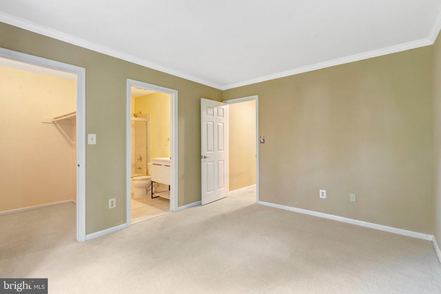 6050 CLAY SPUR CT, CENTREVILLE, Virginia 20121, 3 Bedrooms Bedrooms, 7 Rooms Rooms,3 BathroomsBathrooms,Residential,For sale,6050 CLAY SPUR CT,VAFX2274388 MLS # VAFX2274388