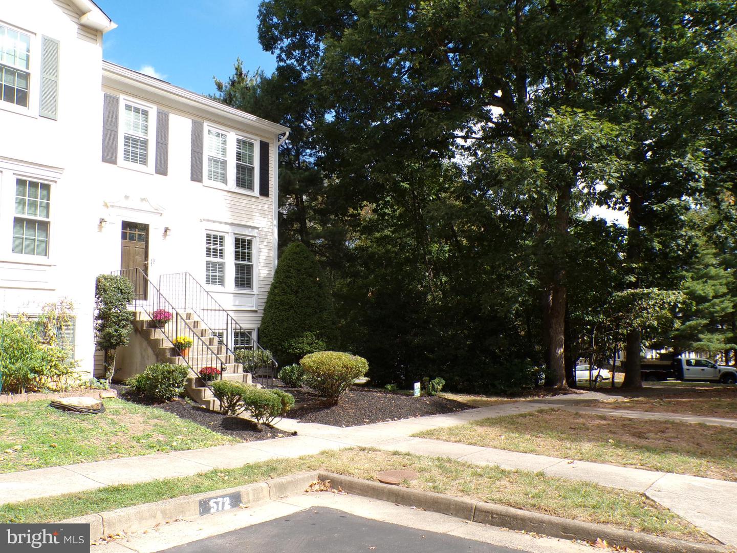 6050 CLAY SPUR CT, CENTREVILLE, Virginia 20121, 3 Bedrooms Bedrooms, 7 Rooms Rooms,3 BathroomsBathrooms,Residential,For sale,6050 CLAY SPUR CT,VAFX2274388 MLS # VAFX2274388