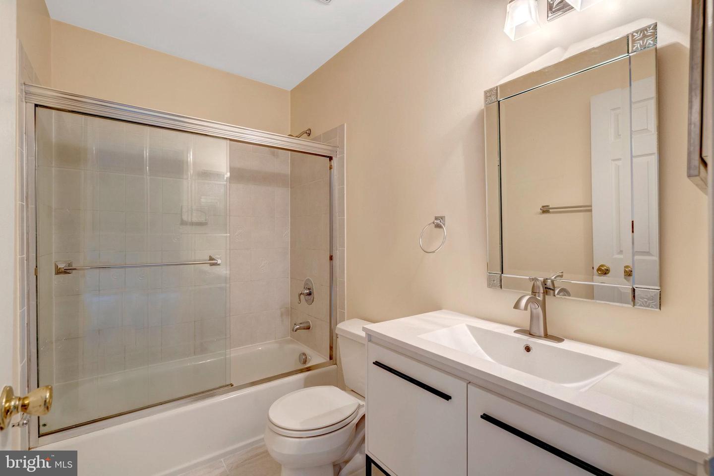 6050 CLAY SPUR CT, CENTREVILLE, Virginia 20121, 3 Bedrooms Bedrooms, 7 Rooms Rooms,3 BathroomsBathrooms,Residential,For sale,6050 CLAY SPUR CT,VAFX2274388 MLS # VAFX2274388