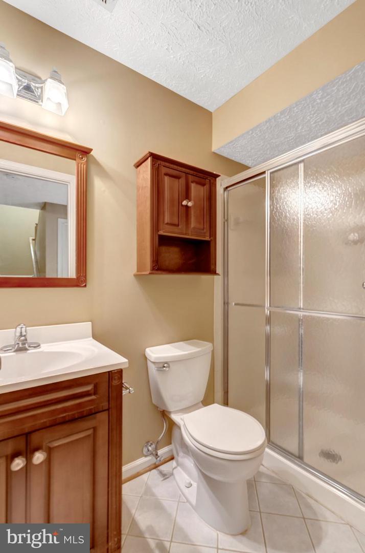 6050 CLAY SPUR CT, CENTREVILLE, Virginia 20121, 3 Bedrooms Bedrooms, 7 Rooms Rooms,3 BathroomsBathrooms,Residential,For sale,6050 CLAY SPUR CT,VAFX2274388 MLS # VAFX2274388
