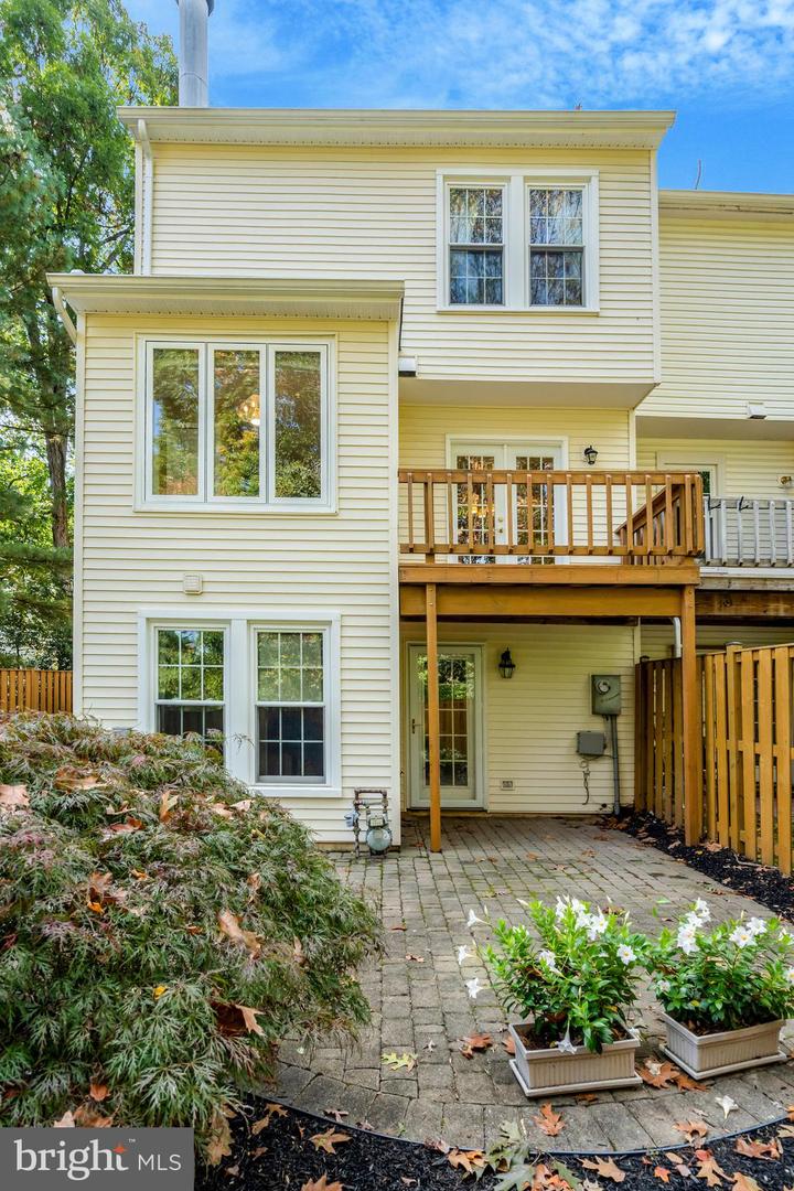 6050 CLAY SPUR CT, CENTREVILLE, Virginia 20121, 3 Bedrooms Bedrooms, 7 Rooms Rooms,3 BathroomsBathrooms,Residential,For sale,6050 CLAY SPUR CT,VAFX2274388 MLS # VAFX2274388