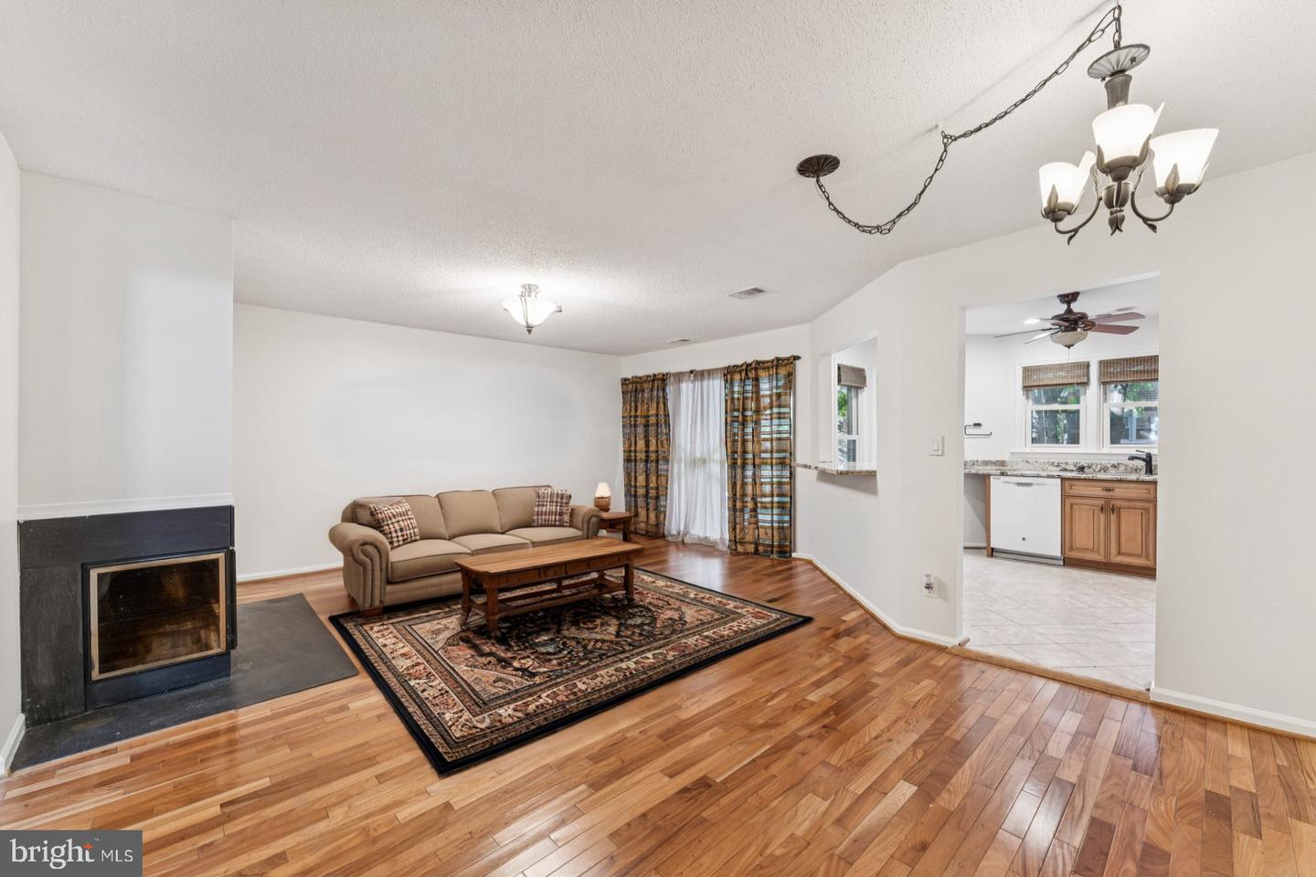 3152-B COVEWOOD CT, FALLS CHURCH, Virginia 22042, 2 Bedrooms Bedrooms, ,2 BathroomsBathrooms,Residential,For sale,3152-B COVEWOOD CT,VAFX2274796 MLS # VAFX2274796