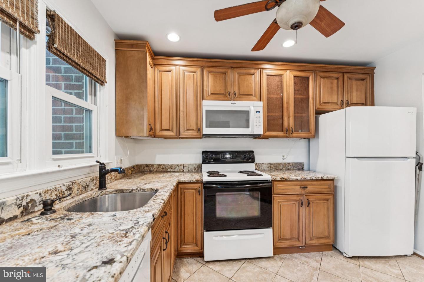 3152-B COVEWOOD CT, FALLS CHURCH, Virginia 22042, 2 Bedrooms Bedrooms, ,2 BathroomsBathrooms,Residential,For sale,3152-B COVEWOOD CT,VAFX2274796 MLS # VAFX2274796