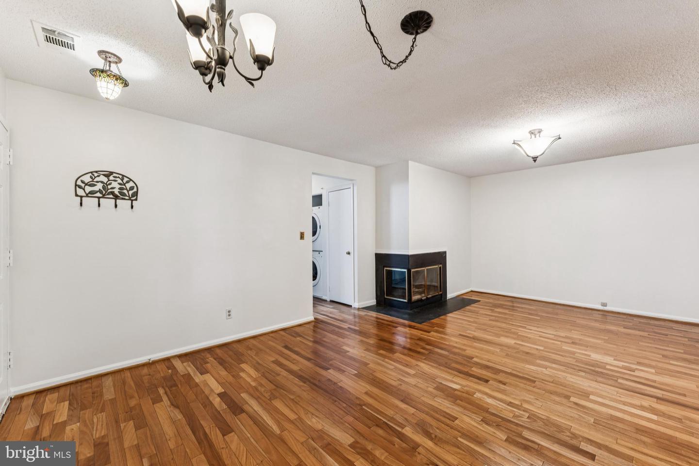3152-B COVEWOOD CT, FALLS CHURCH, Virginia 22042, 2 Bedrooms Bedrooms, ,2 BathroomsBathrooms,Residential,For sale,3152-B COVEWOOD CT,VAFX2274796 MLS # VAFX2274796