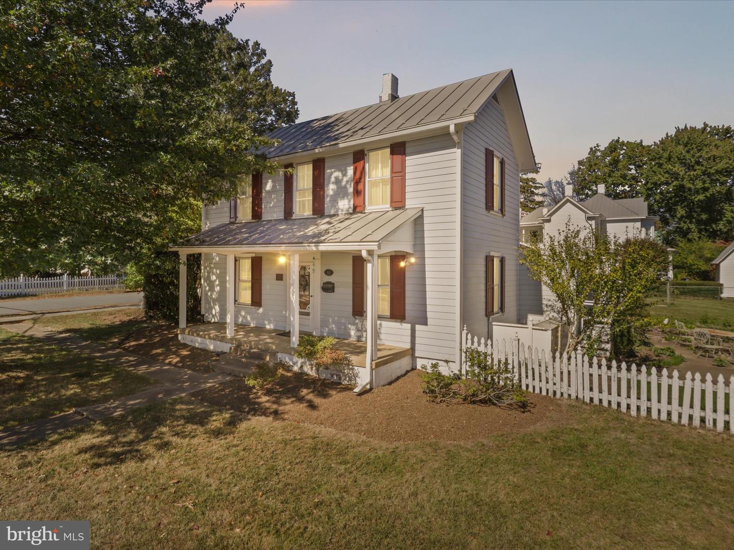 910 LOCUST ST, HERNDON, Virginia 20170, 3 Bedrooms Bedrooms, 8 Rooms Rooms,1 BathroomBathrooms,Residential,For sale,910 LOCUST ST,VAFX2275290 MLS # VAFX2275290