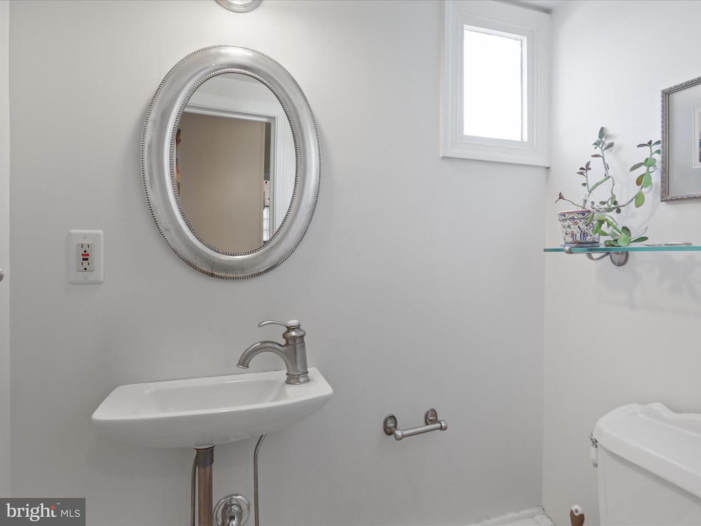 910 LOCUST ST, HERNDON, Virginia 20170, 3 Bedrooms Bedrooms, 8 Rooms Rooms,1 BathroomBathrooms,Residential,For sale,910 LOCUST ST,VAFX2275290 MLS # VAFX2275290