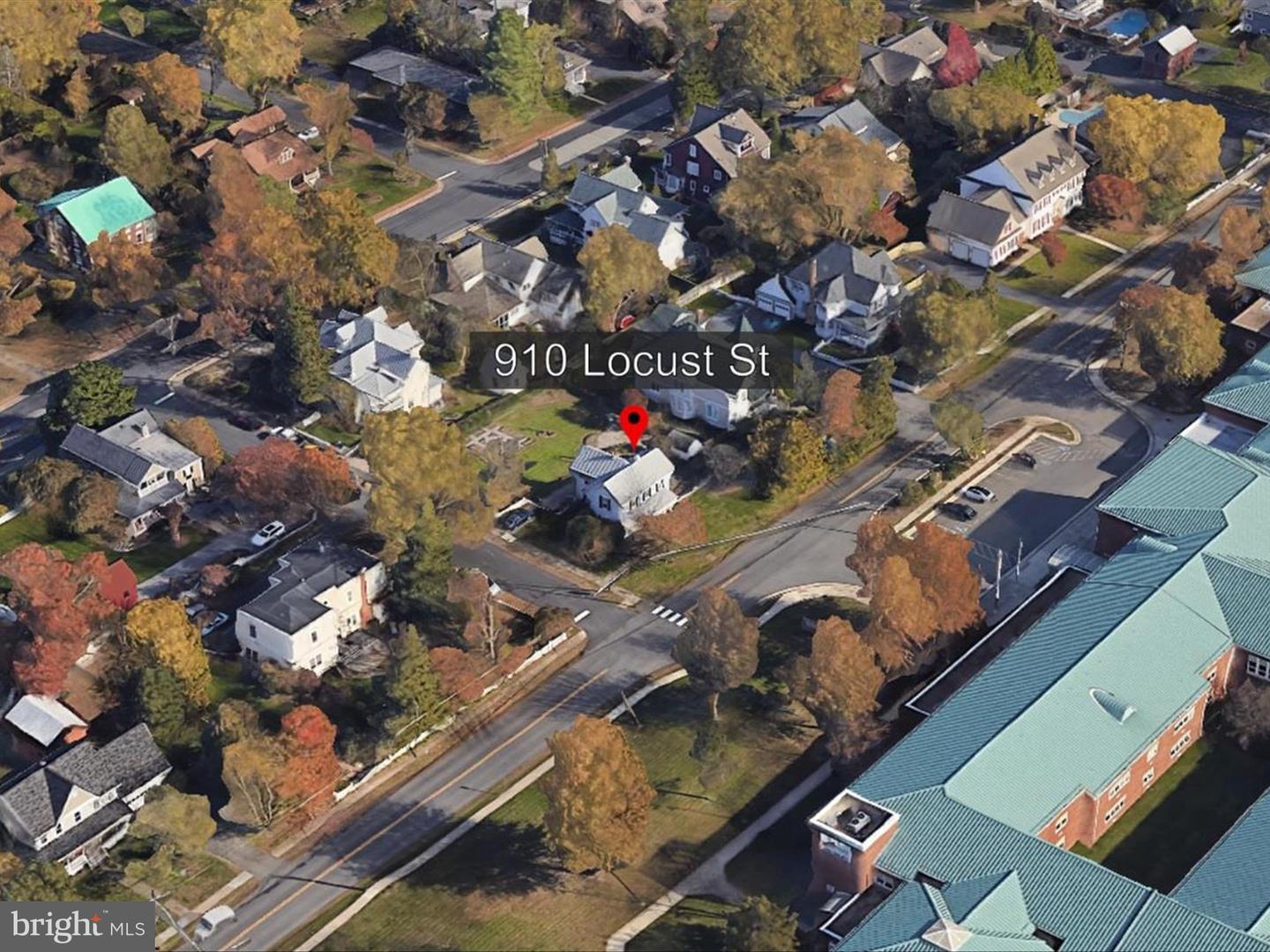 910 LOCUST ST, HERNDON, Virginia 20170, 3 Bedrooms Bedrooms, 8 Rooms Rooms,1 BathroomBathrooms,Residential,For sale,910 LOCUST ST,VAFX2275290 MLS # VAFX2275290