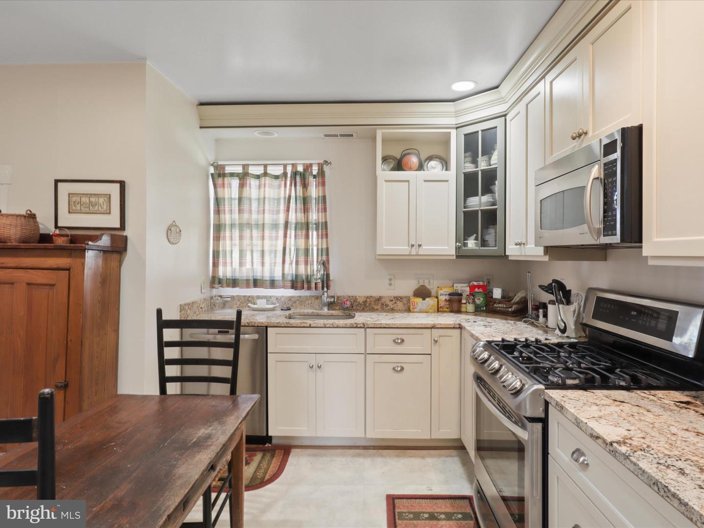 910 LOCUST ST, HERNDON, Virginia 20170, 3 Bedrooms Bedrooms, 8 Rooms Rooms,1 BathroomBathrooms,Residential,For sale,910 LOCUST ST,VAFX2275290 MLS # VAFX2275290