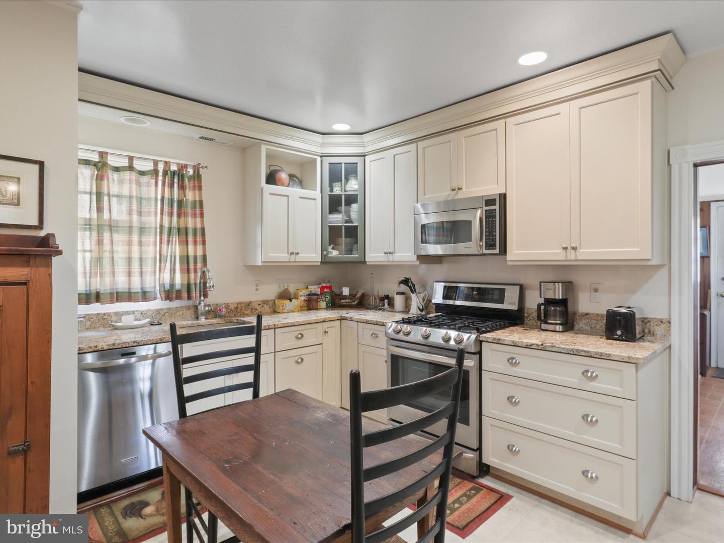 910 LOCUST ST, HERNDON, Virginia 20170, 3 Bedrooms Bedrooms, 8 Rooms Rooms,1 BathroomBathrooms,Residential,For sale,910 LOCUST ST,VAFX2275290 MLS # VAFX2275290