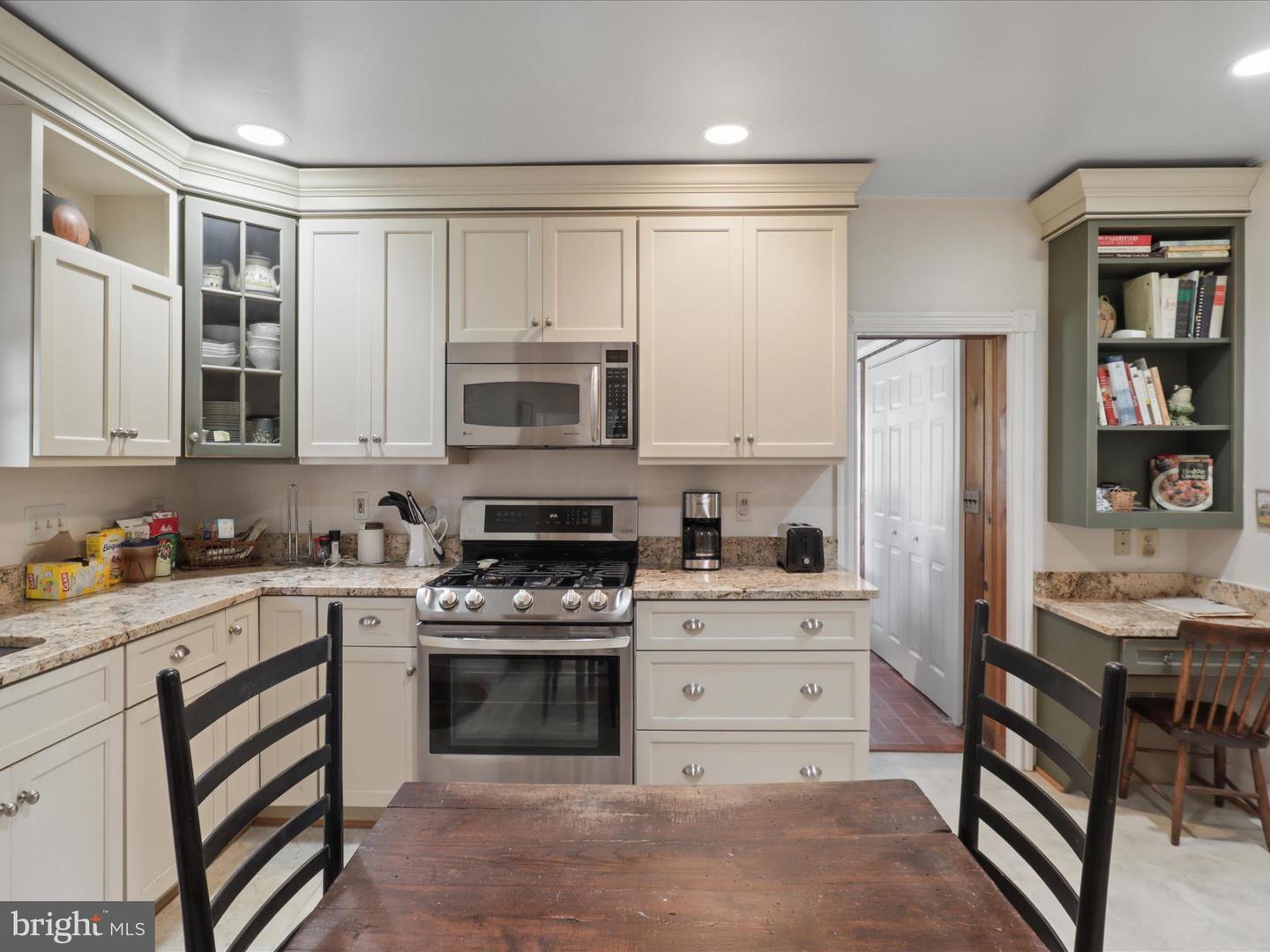 910 LOCUST ST, HERNDON, Virginia 20170, 3 Bedrooms Bedrooms, 8 Rooms Rooms,1 BathroomBathrooms,Residential,For sale,910 LOCUST ST,VAFX2275290 MLS # VAFX2275290