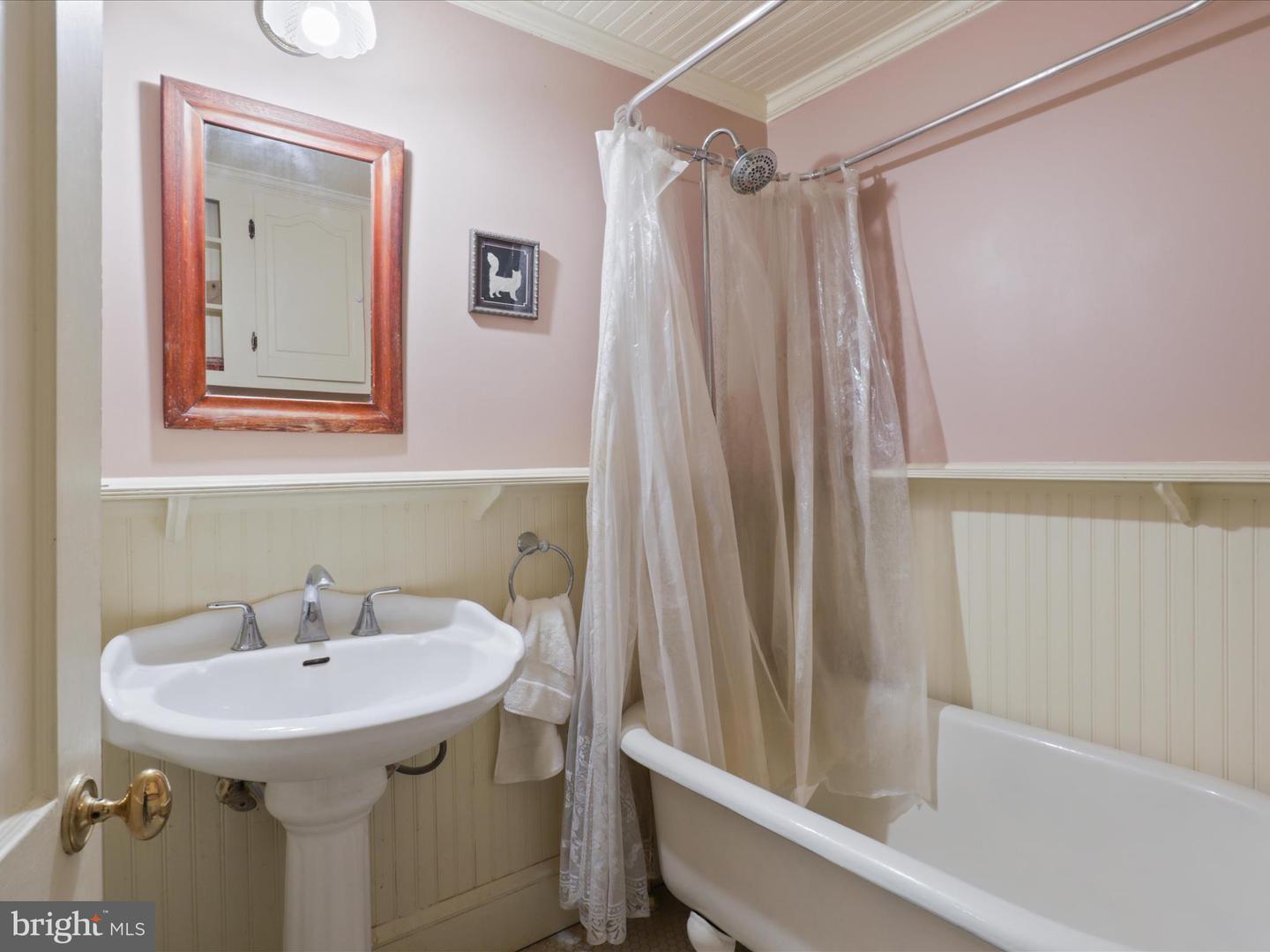 910 LOCUST ST, HERNDON, Virginia 20170, 3 Bedrooms Bedrooms, 8 Rooms Rooms,1 BathroomBathrooms,Residential,For sale,910 LOCUST ST,VAFX2275290 MLS # VAFX2275290