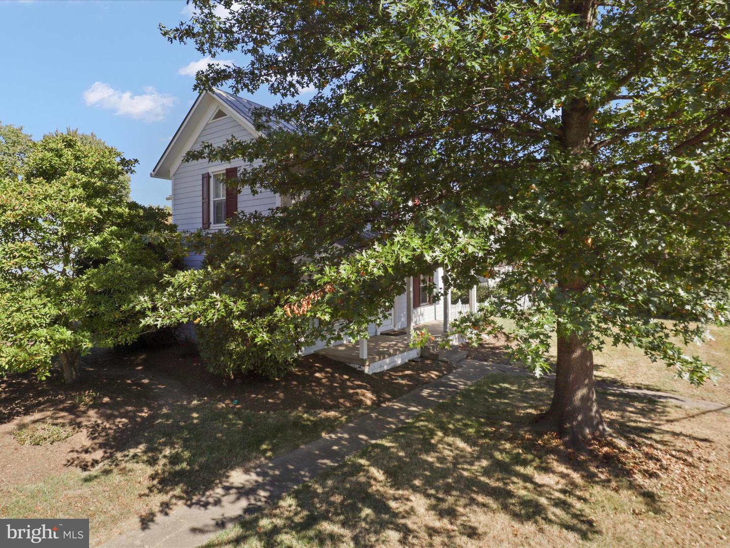 910 LOCUST ST, HERNDON, Virginia 20170, 3 Bedrooms Bedrooms, 8 Rooms Rooms,1 BathroomBathrooms,Residential,For sale,910 LOCUST ST,VAFX2275290 MLS # VAFX2275290