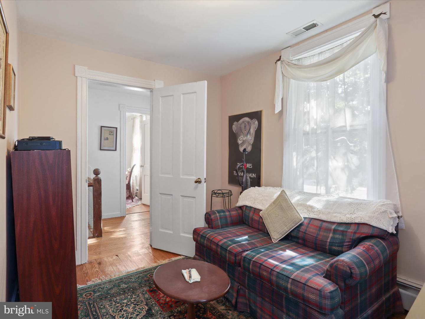 910 LOCUST ST, HERNDON, Virginia 20170, 3 Bedrooms Bedrooms, 8 Rooms Rooms,1 BathroomBathrooms,Residential,For sale,910 LOCUST ST,VAFX2275290 MLS # VAFX2275290