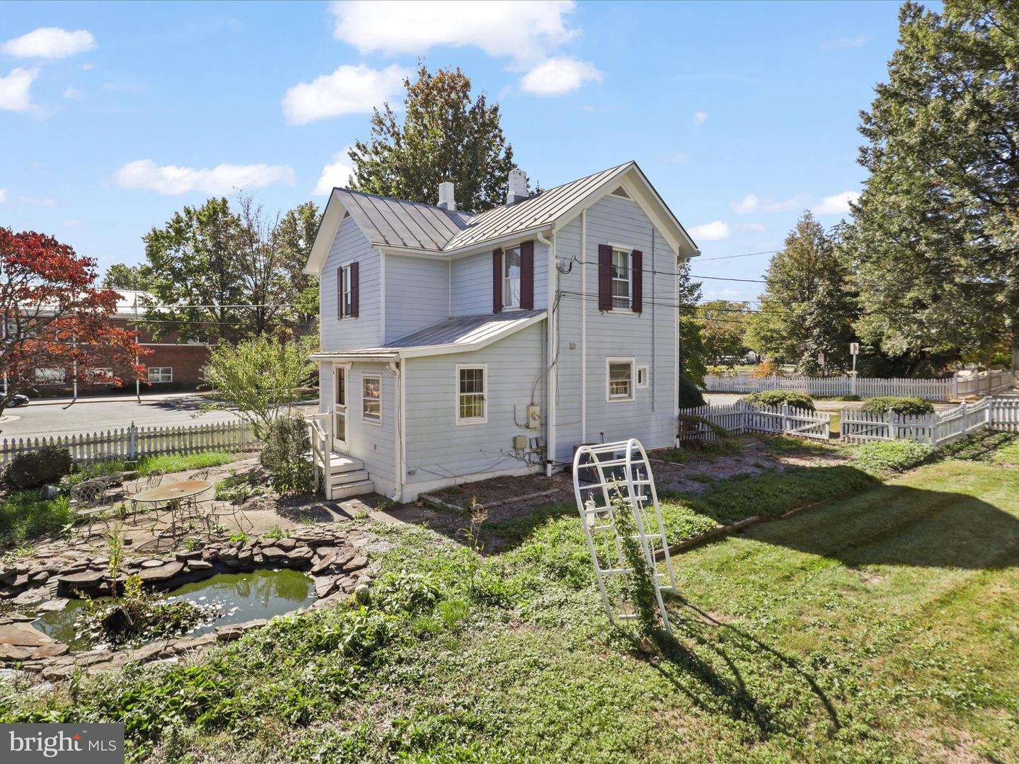 910 LOCUST ST, HERNDON, Virginia 20170, 3 Bedrooms Bedrooms, 8 Rooms Rooms,1 BathroomBathrooms,Residential,For sale,910 LOCUST ST,VAFX2275290 MLS # VAFX2275290