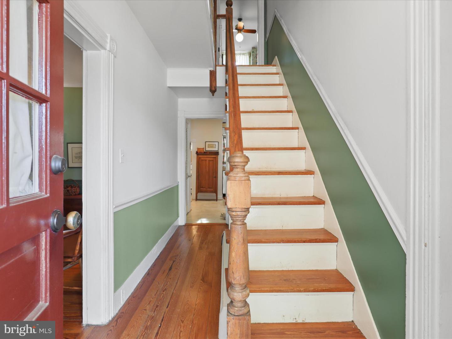 910 LOCUST ST, HERNDON, Virginia 20170, 3 Bedrooms Bedrooms, 8 Rooms Rooms,1 BathroomBathrooms,Residential,For sale,910 LOCUST ST,VAFX2275290 MLS # VAFX2275290