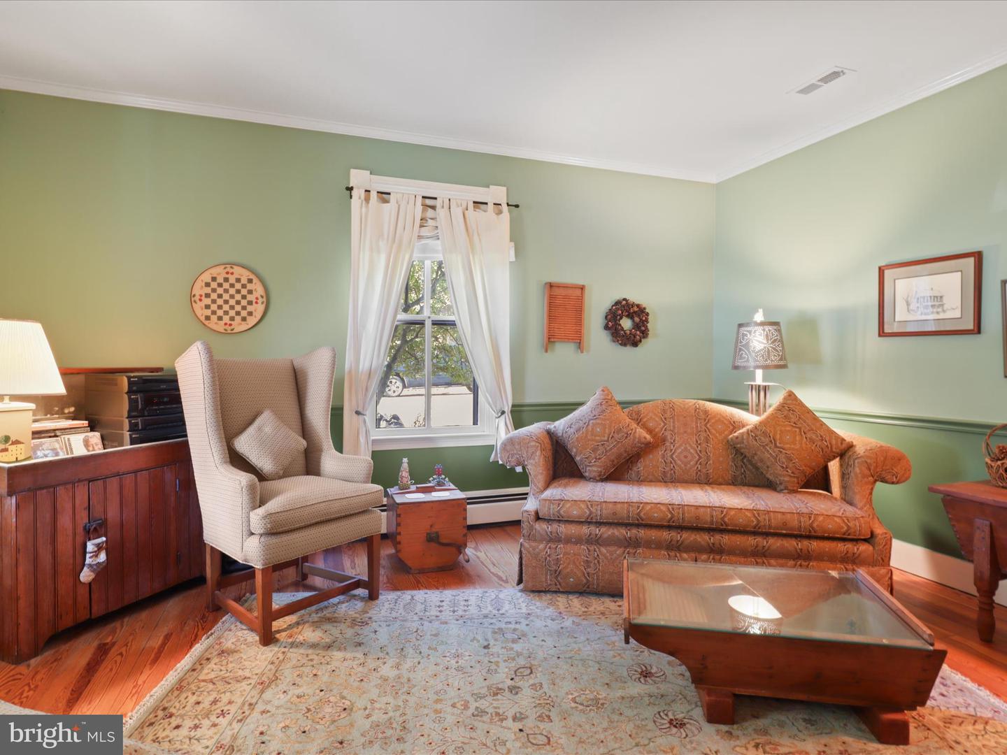 910 LOCUST ST, HERNDON, Virginia 20170, 3 Bedrooms Bedrooms, 8 Rooms Rooms,1 BathroomBathrooms,Residential,For sale,910 LOCUST ST,VAFX2275290 MLS # VAFX2275290